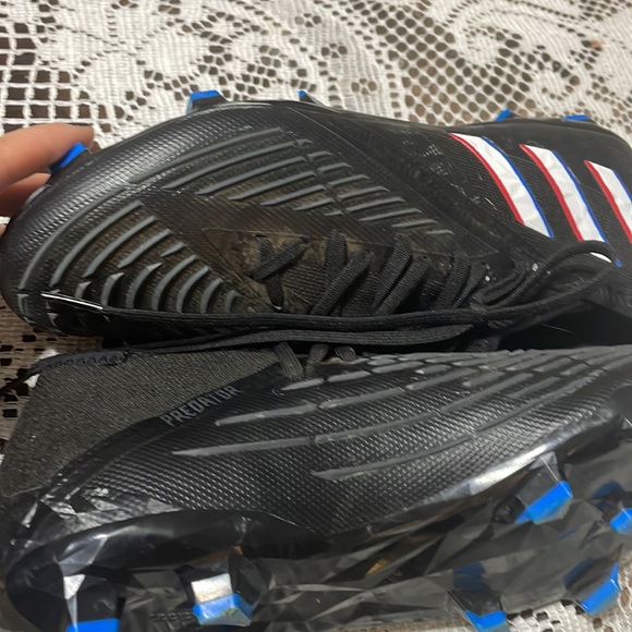 Mens adidas soccer cleats worn twice. Size 8.5 - Picture 4 of 5